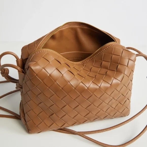 Bottega Veneta Small Loop Camera Bag in Camel - Picture 3 of 9